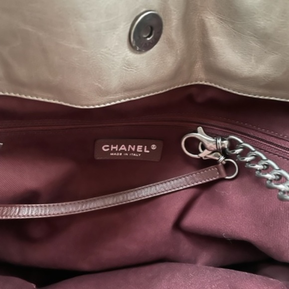 AUTHENTIC CHANEL 2009-2010 "In-the-Mix" Tote in light grey calfskin - Picture 10 of 12